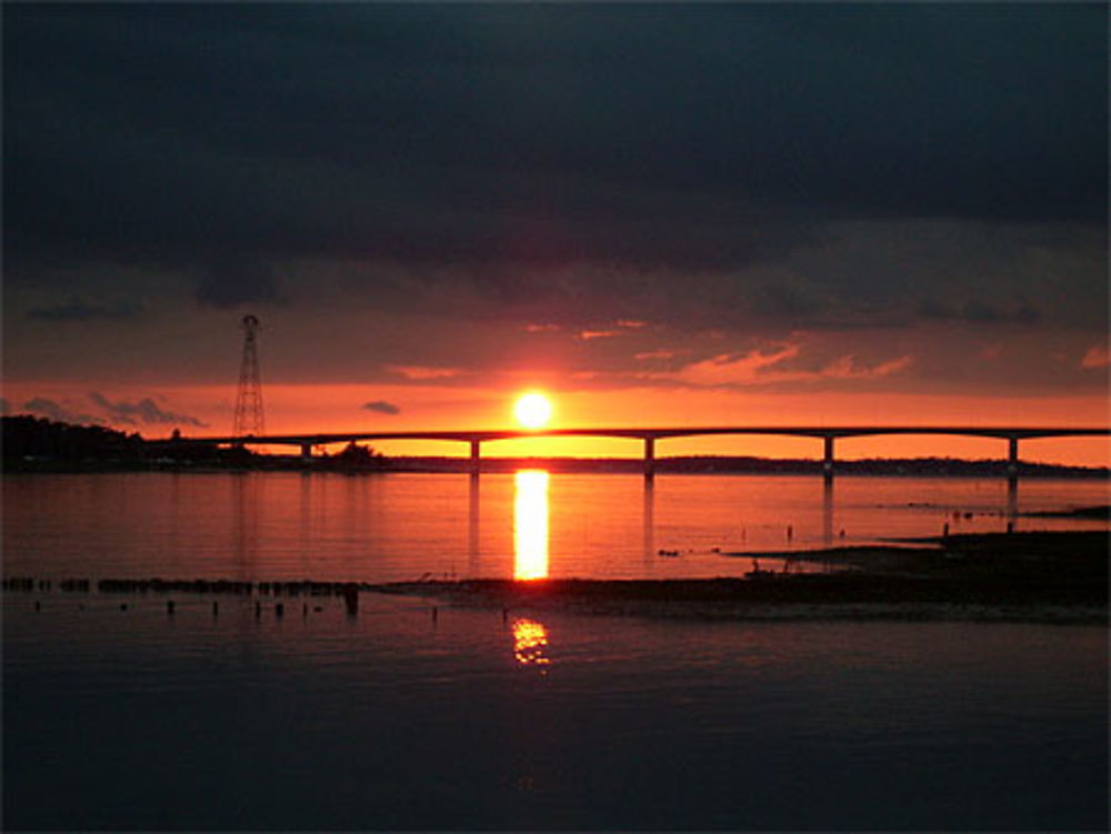 Coucher de soleil sur le pont de la Seudre