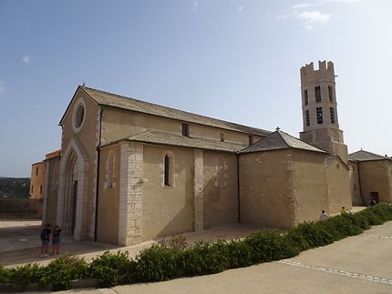 Eglise avec tourelle de château