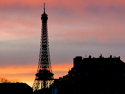 Coucher de soleil sur la tour Eiffel