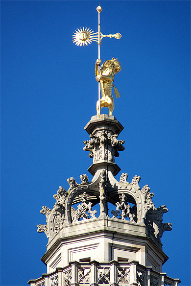 Le lion des Flandres, beffroi, hôtel de ville Le lion des Flandres, beffroi, hôtel de ville