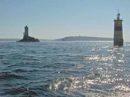 La Pointe du Raz avec ses deux phares La Pointe du Raz avec ses deux phares