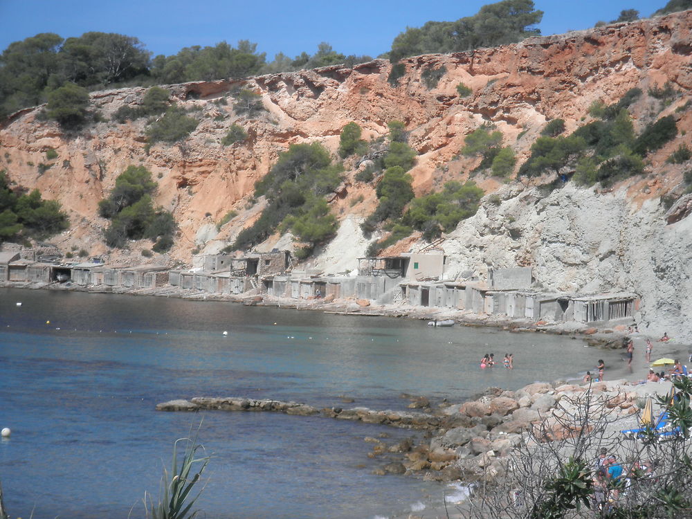 Cabanons de pêcheurs à Cala d'Hort