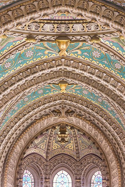 Lyon - Mosaïques et arcs de la nef centrale