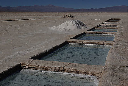 Bassins creusés pour la cristallisation du sel