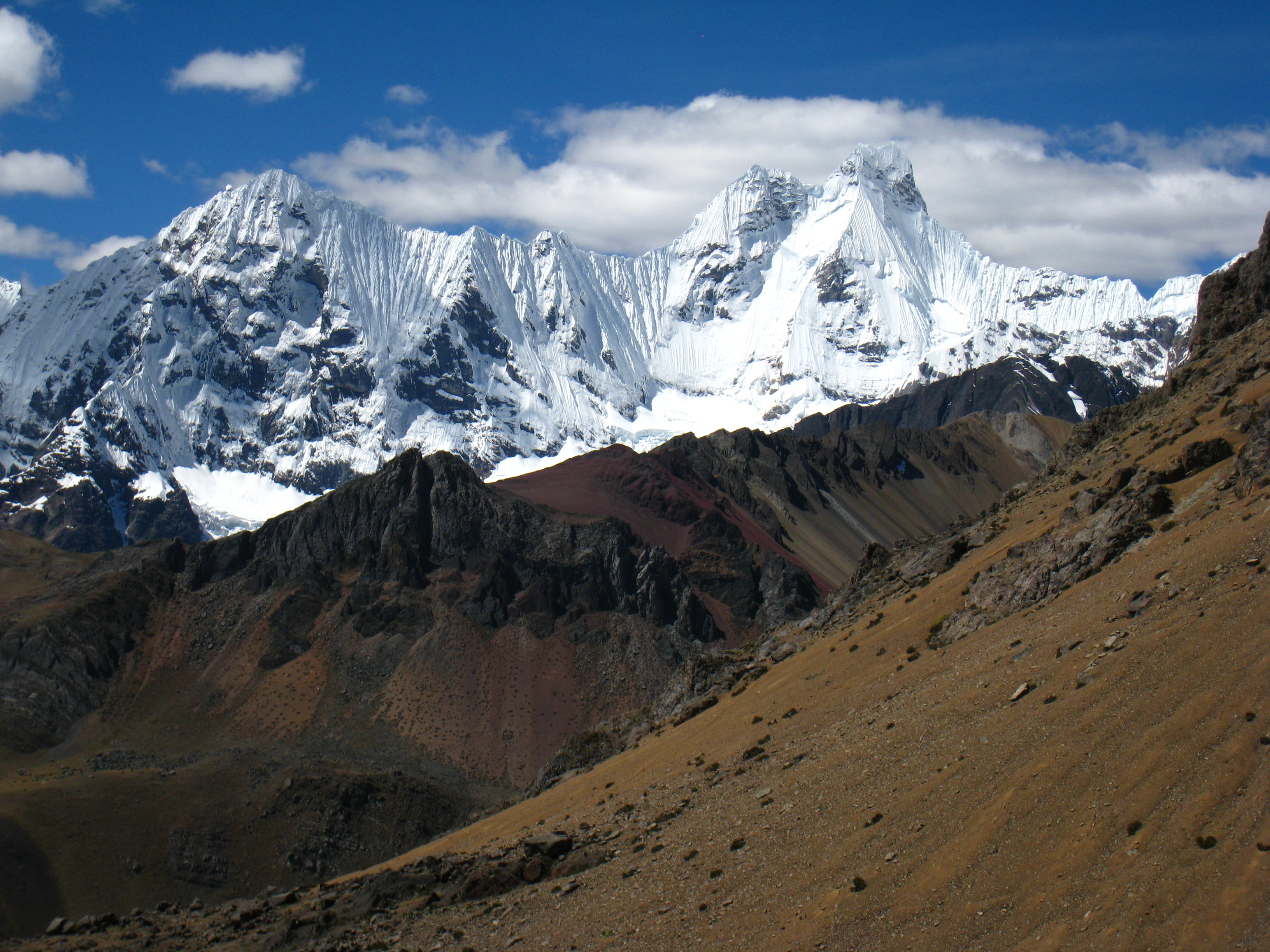 Yauncha Punta - Huayhuash Cordillera Yauncha Punta - Huayhuash Cordillera