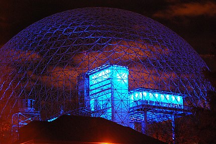 Biosphère by night