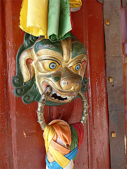 Une porte au Palais de Norulingka