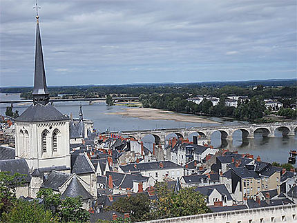 Vue sur la Loire et l'Eglise Saint-Pierre