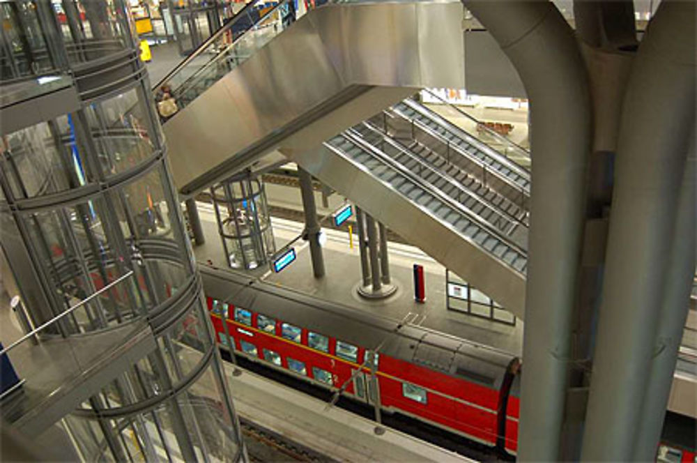 Gare centrale flambant neuve