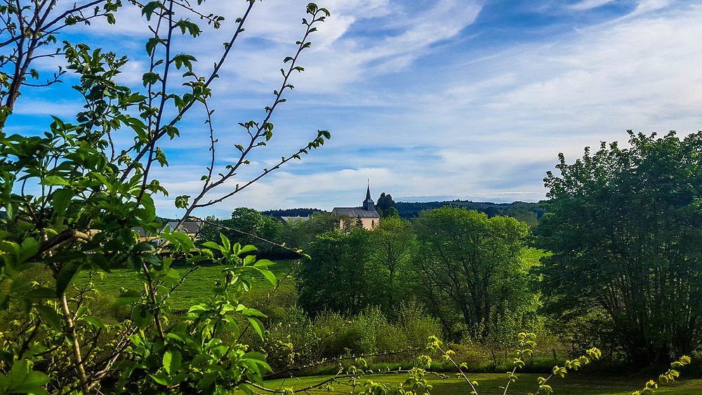 L'église du petit village de Gien-sur-Cure