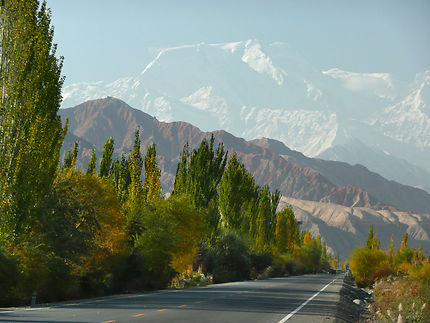 Vue sur les monts du Pamir depuis Kashgar