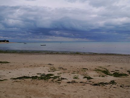 Ciel menaçant sur la plage des Portes-en-Ré