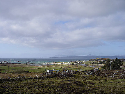 Le village d'Arisaig et l'île de Skye