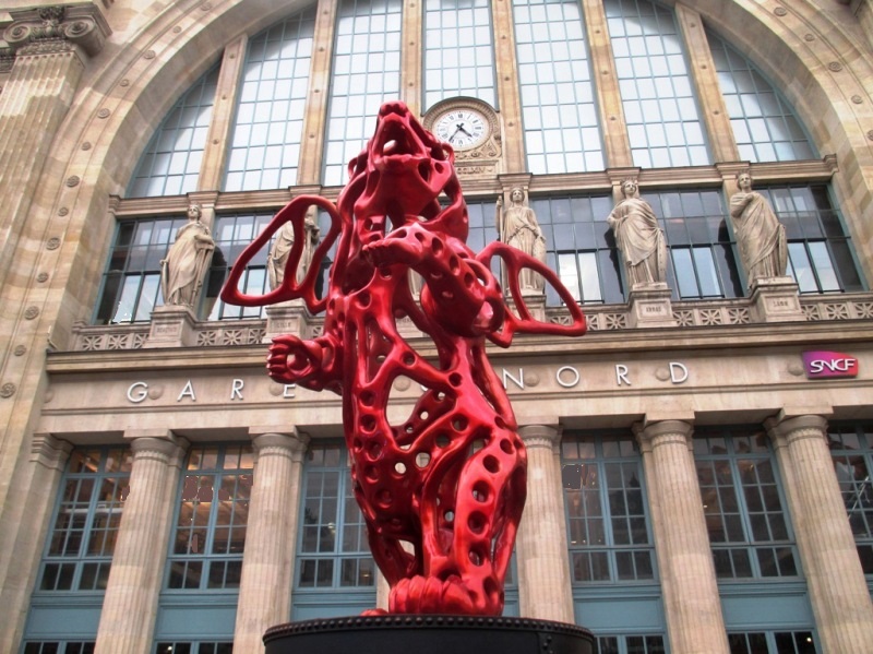 Sculpture Angel Bear Statues Gare Du Nord 10ème Arrondissement Paris 