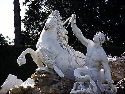 Statue fontaine de Neptune parc de Schonbrunn