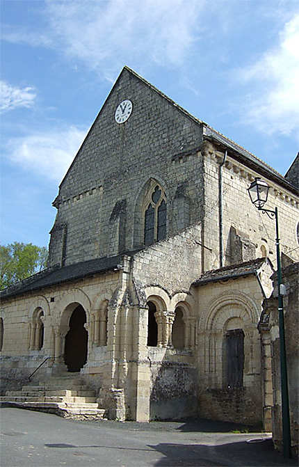 Eglise romane d'Avon-les-roches XII°S, en Touraine