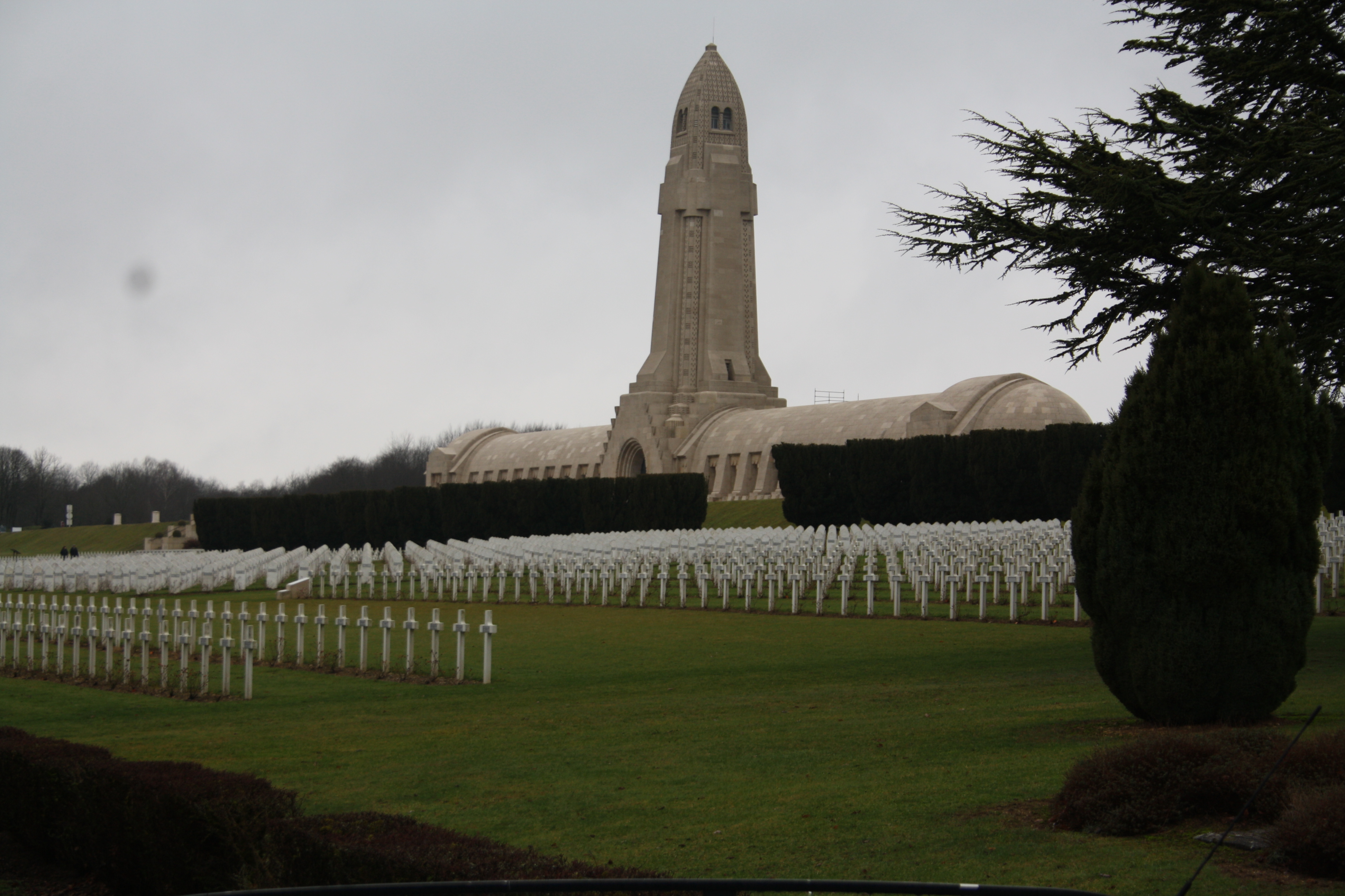 Ossuaire de Douaumont Ossuaire de Douaumont