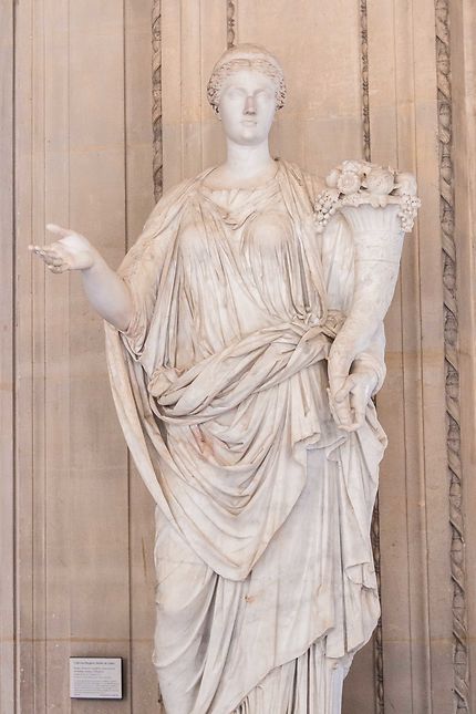 Le Louvre, statue féminine