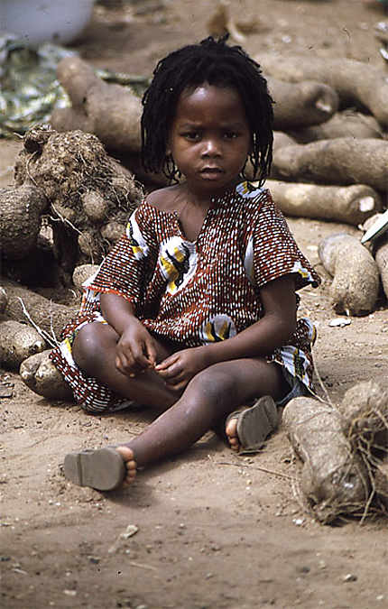 jeune togolaise et igname