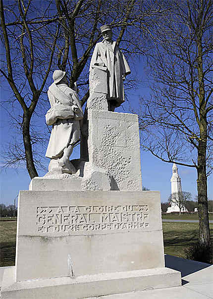 Monument commémoratif, colline Notre-Dame-de-Lorette
