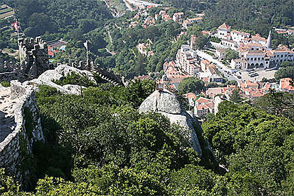 Vue sur Sintra depuis le château des Maures