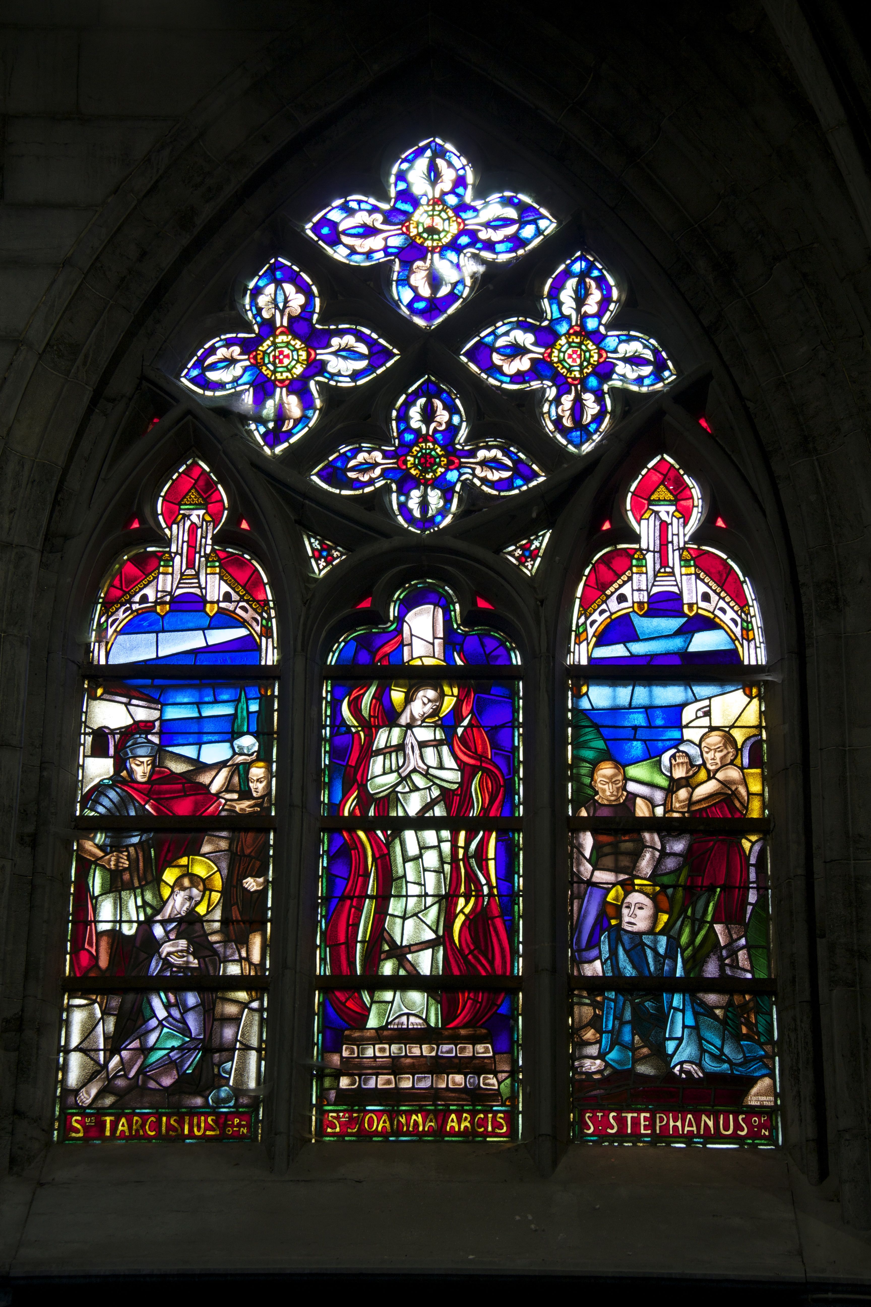 Vitraux de la Basilique de Walcourt Vitraux de la Basilique de Walcourt