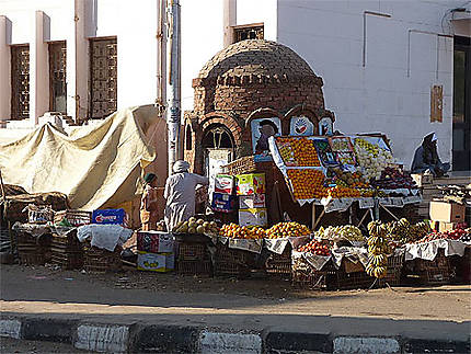 Le marché dans la ville Louxor