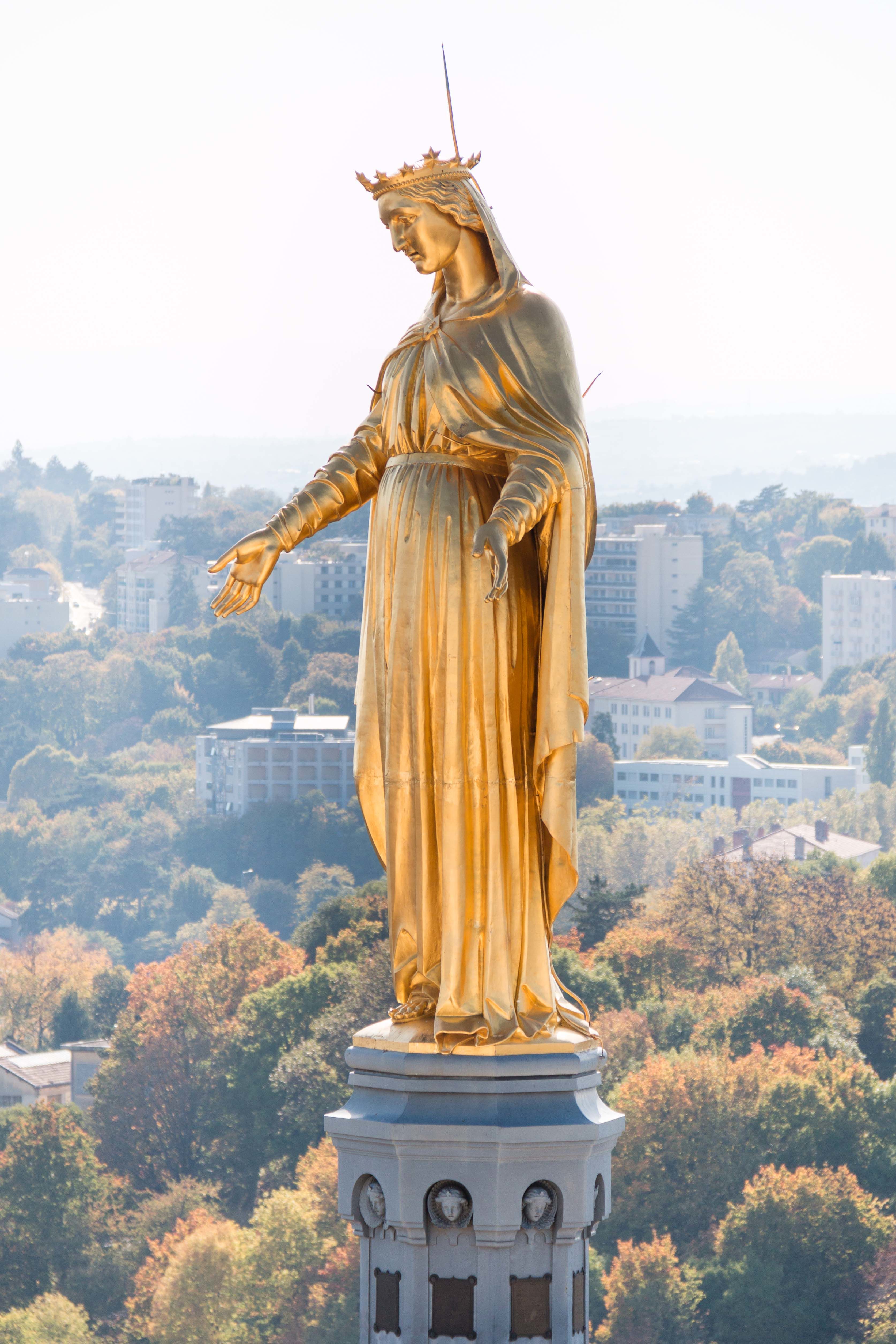 Lyon - La Vierge Marie lumineuse