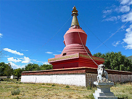 Un des 4 stupas autour du Monastère de Samyé