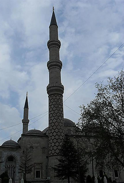 Üç Serefeli Camii