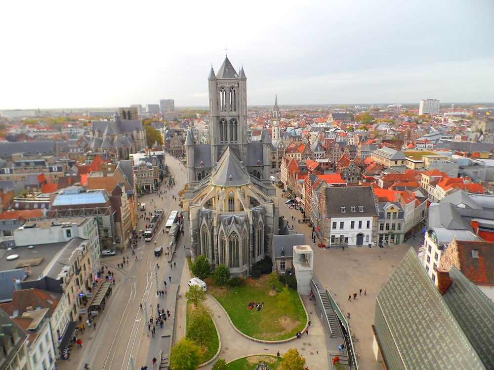 La cathédrale Saint-Bavon, vue depuis le beffroi