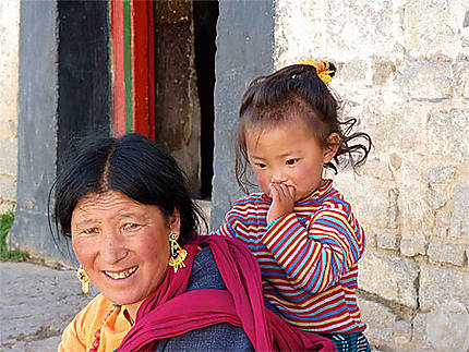 Tibétaine et sa petite fille