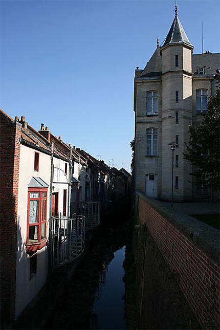 Petit canal du quartier Saint Leu