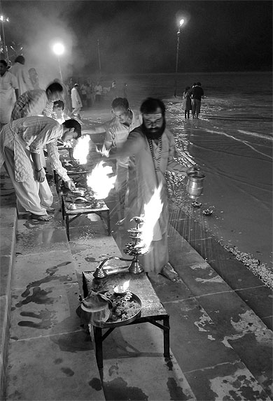 Aarti Cérémonie du Feu Aarti Cérémonie du Feu