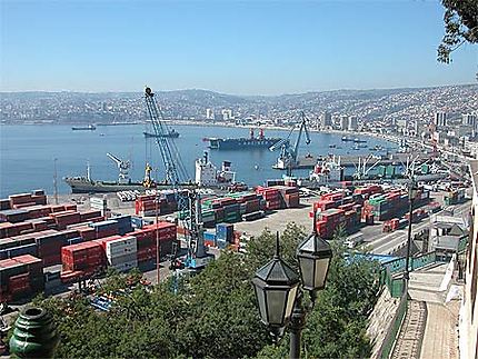 Le port de commerce de Valparaiso