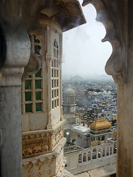 Vue du City Palace sur la ville de Udaipur