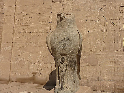 Horus accueille le jeune pharaon