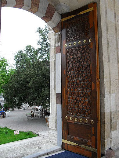 Üç Serefeli Camii : porte d'entrée