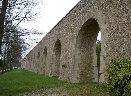 Aqueduc de Louveciennes Aqueduc de Louveciennes
