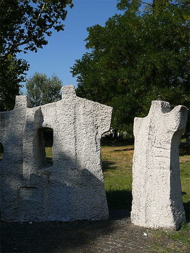 Statues abstraites, Sremski Karlovci, Voïvodine Statues abstraites, Sremski Karlovci, Voïvodine