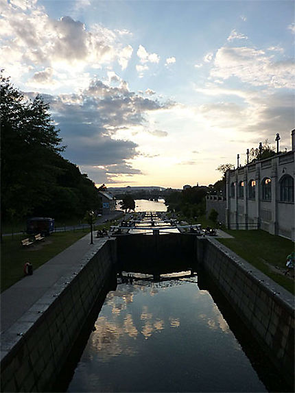 Reflets dans le rideau