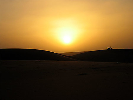 Coucher de soleil dans le désert marocain