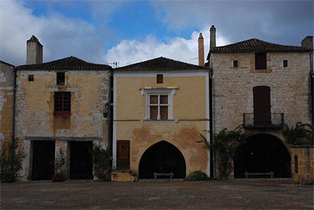 Monpazier - maison autour de la place