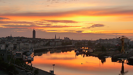 Le soleil se lève sur Nantes