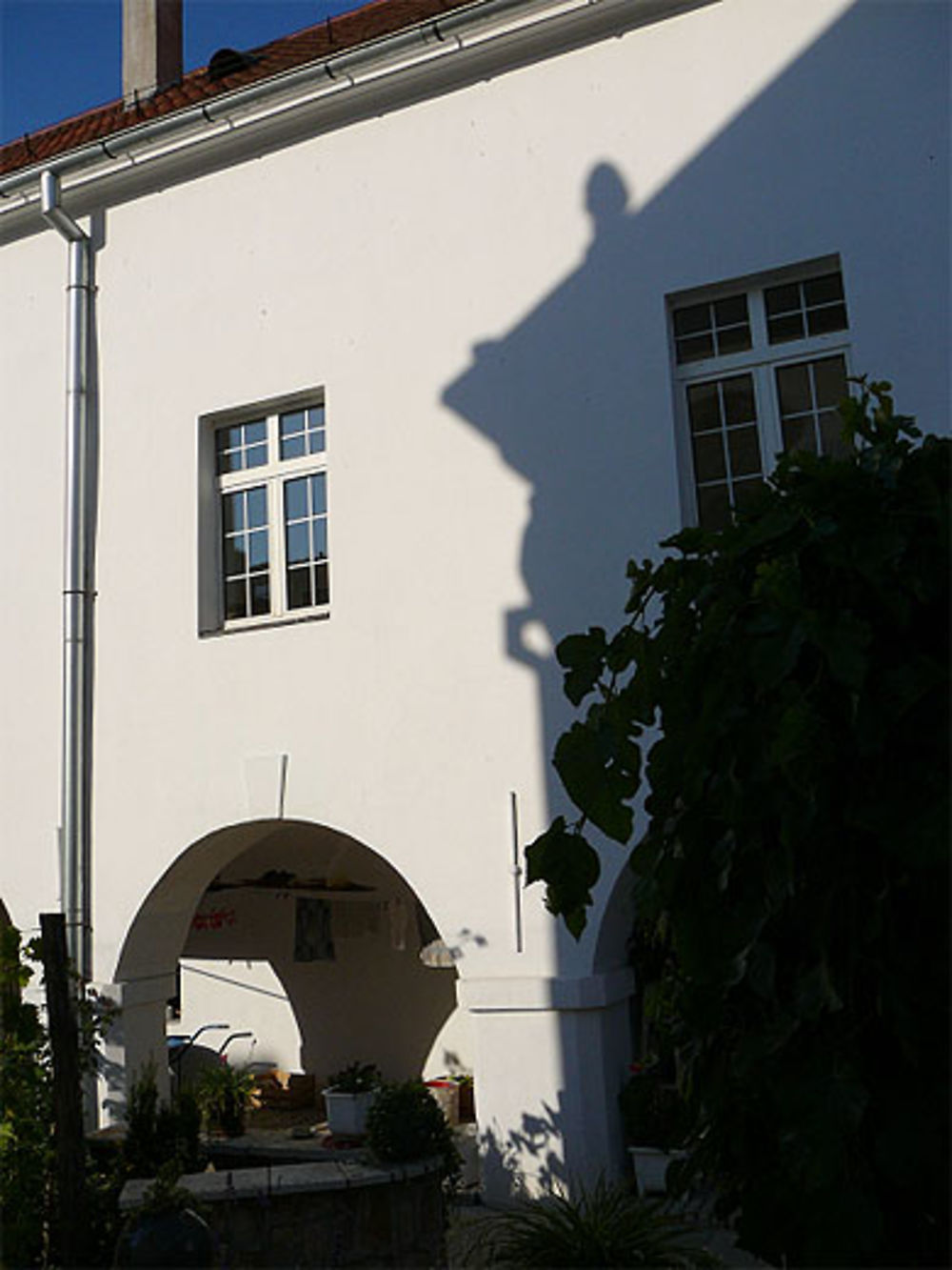 Ombre et soleil, monastère de Krusedol, Fruska Gora, Serbie