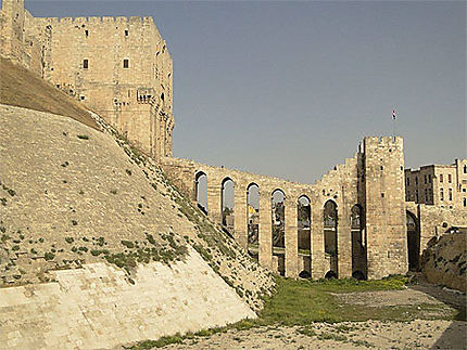 Passerelle d'accès à la Citadelle d'Alep