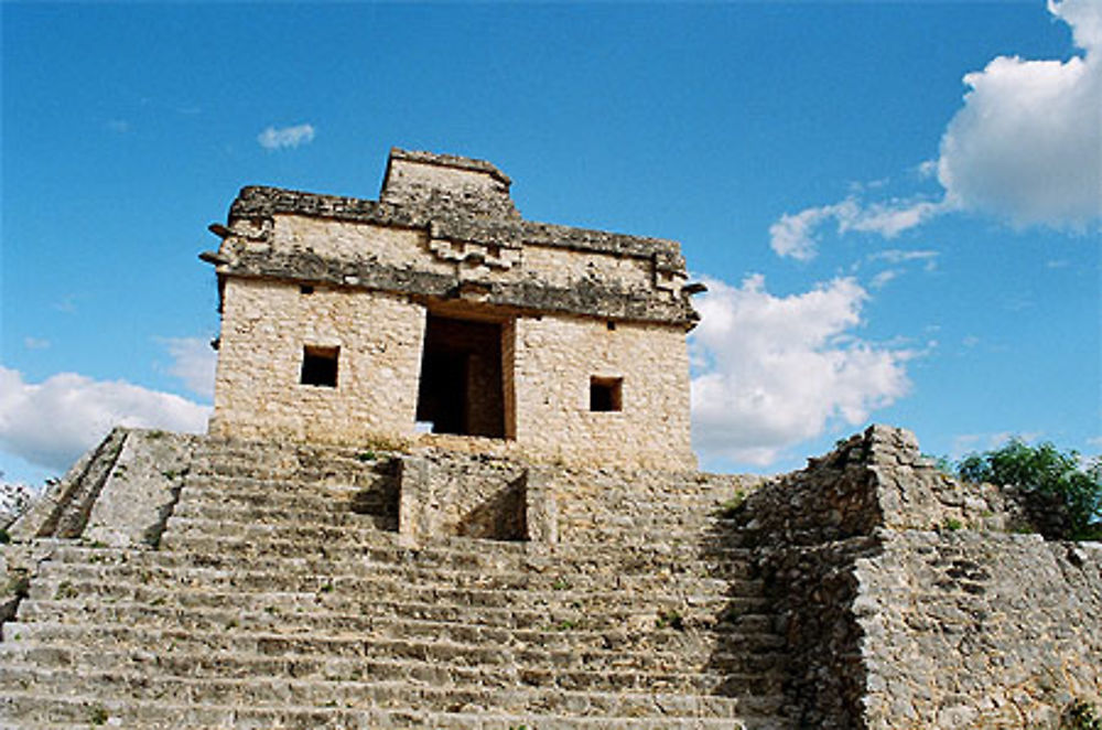 Le Temple des sept poupées