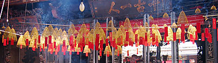 Encens et prieres temple Chinois