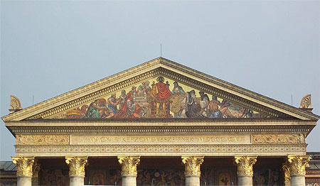 Palais des Arts : fronton Palais des Arts : fronton