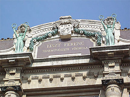 Liszt Ferenc Zeneakadémia : fronton